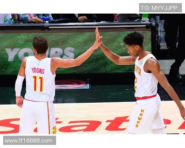 老鹰与灰熊激战正酣精彩比赛直播全程回顾与分析 老鹰与灰熊激战正酣精彩比赛直播全程回顾与分析