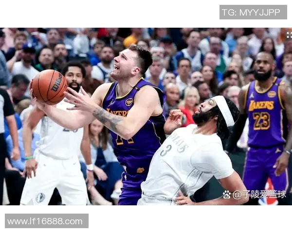 2002年小牛与湖人激战回顾：经典对决中的篮球传奇与历史瞬间