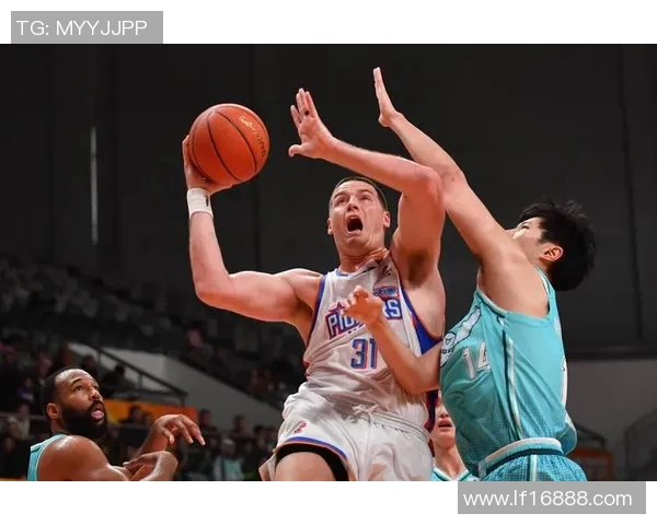 2018年CBA赛季广东队对阵青岛队精彩回顾与赛后分析