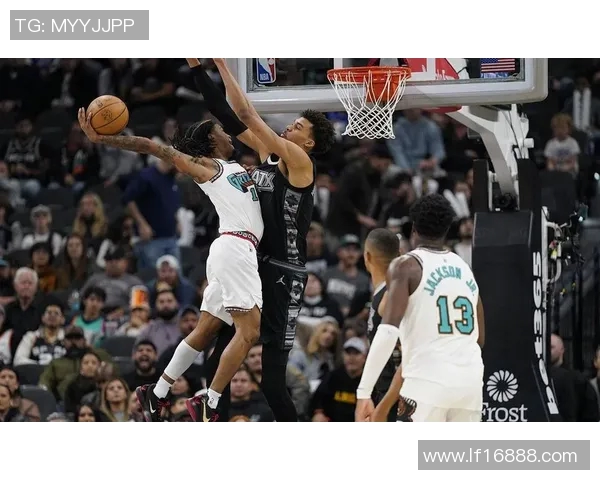 扎克拉文与卡特的精彩对决谁能在NBA赛场上笑到最后