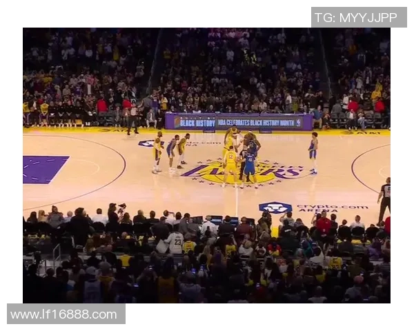 季前赛湖人勇士精彩对决回顾与精彩瞬间集锦分析